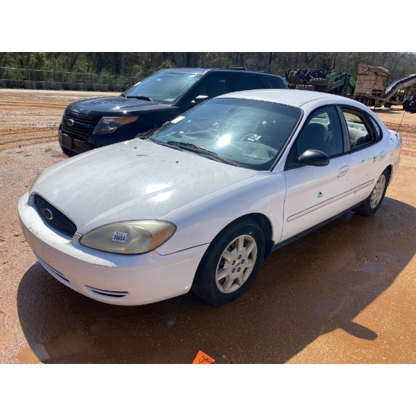 2005 FORD TAURUS Automobile