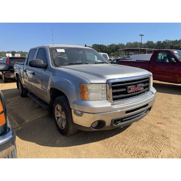 2010 GMC SIERRA SLE Pickup Truck
