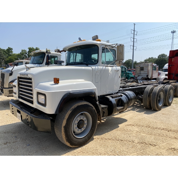 2000 MACK RD688SX Cab and Chassis Truck