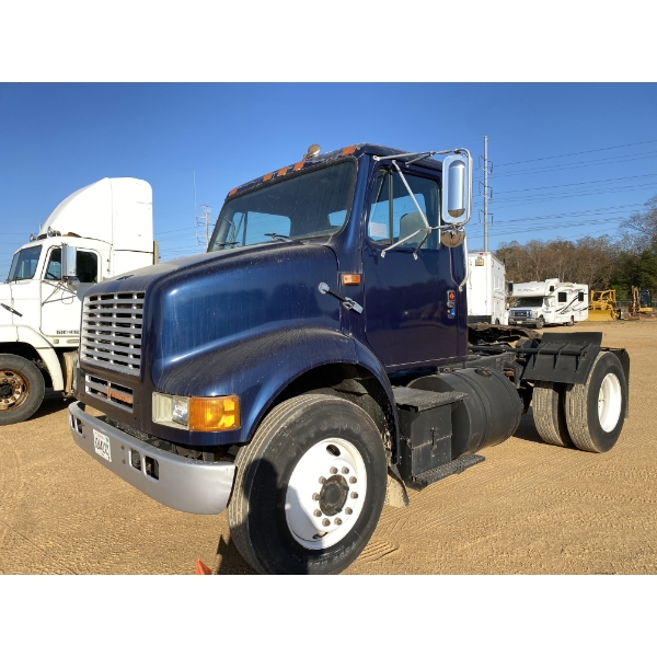 1990 INTERNATIONAL 7100 Day Cab Truck