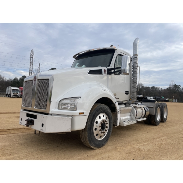 2020 KENWORTH T880 Day Cab Truck