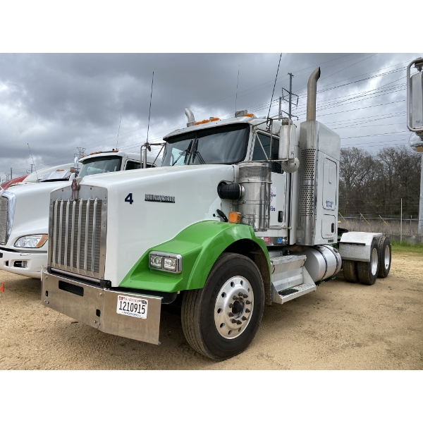 2014 KENWORTH T800 Sleeper Truck