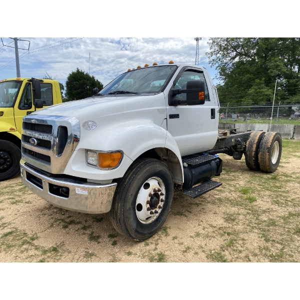 2015 FORD F750 XLT Cab and Chassis Truck