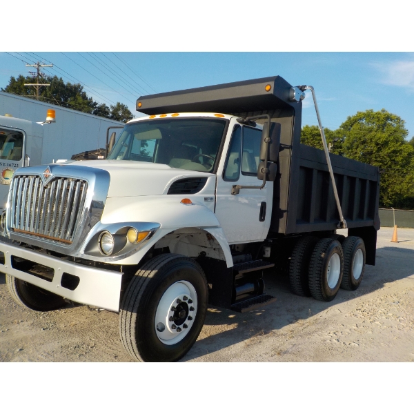 2012 INTERNATIONAL 7400 Dump Truck
