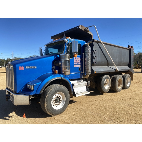 2015 KENWORTH T800 Dump Truck