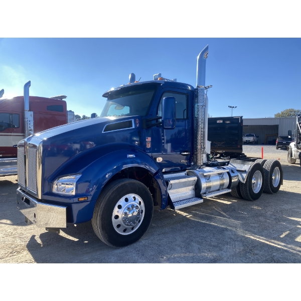 2022 KENWORTH T880 Day Cab Truck