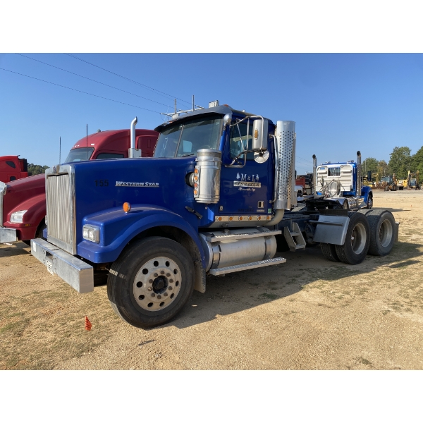 2015 WESTERN STAR 4900FA Day Cab Truck