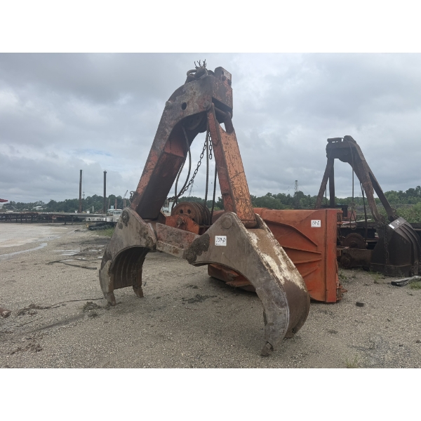 MACK CRANE GRAPPLE