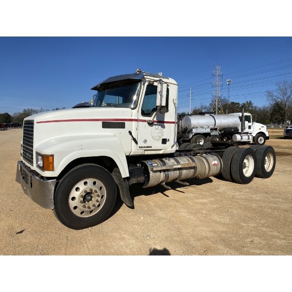 2013 MACK CHU613 Day Cab Truck