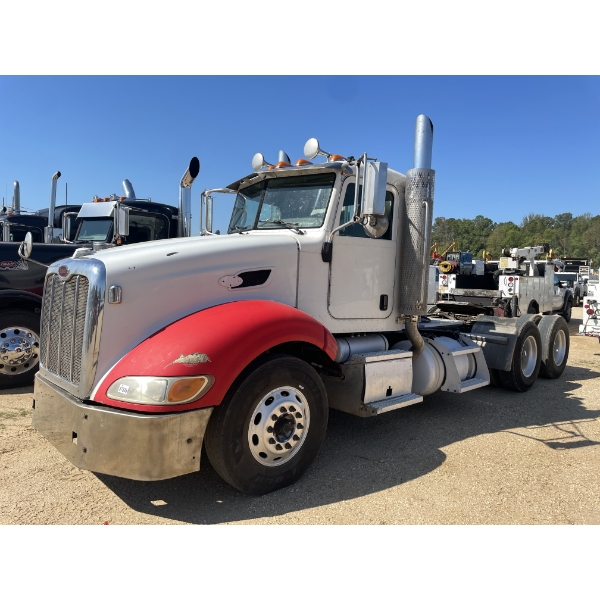 2009 PETERBILT 386 Day Cab Truck