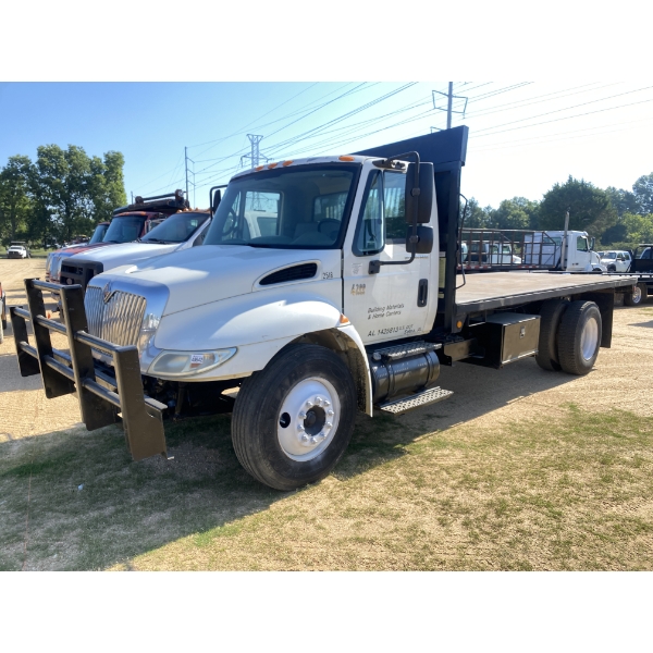 2005 INTERNATIONAL 4300 Flatbed Dump Truck