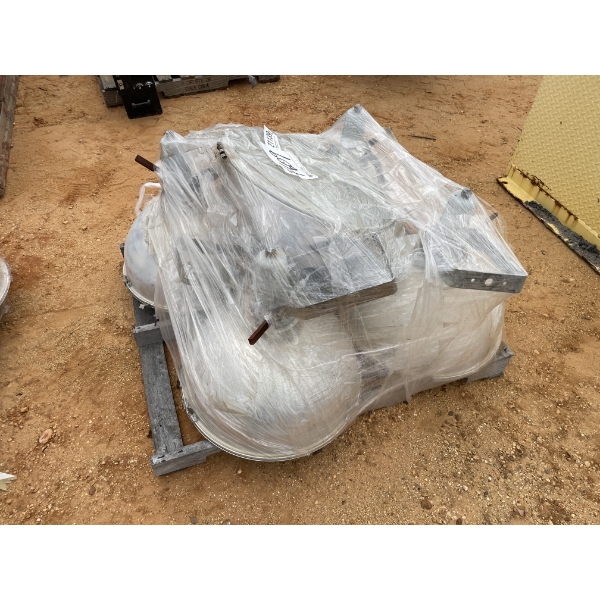 WAREHOUSE LIGHT FIXTURES