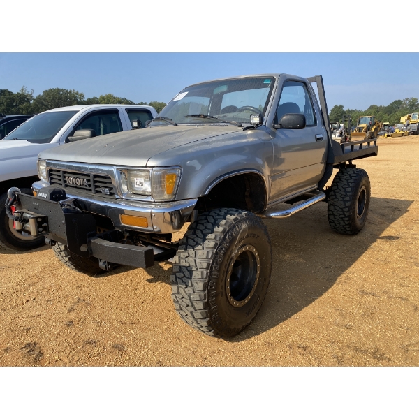 1991 TOYOTA  Pickup Truck