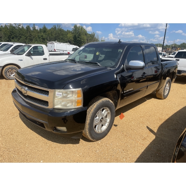 2008 CHEVROLET SILVERADO LT Pickup Truck
