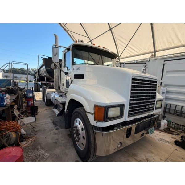 2013 MACK CHU613 Day Cab Truck