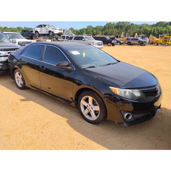 2012 TOYOTA CAMRY Automobile