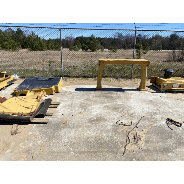 CAT DOZER HOOD PANELS & BELLY PANS