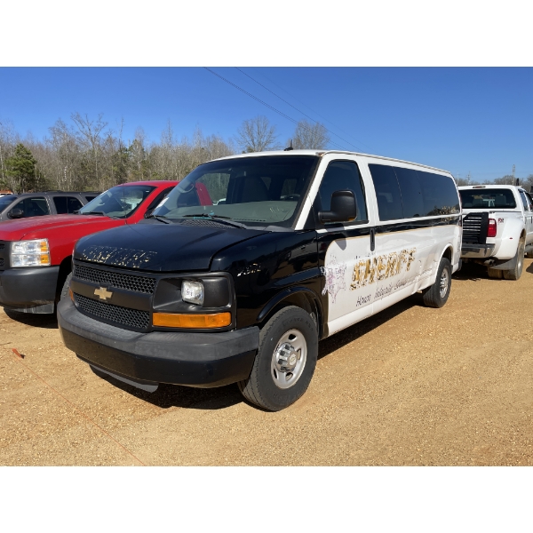 2011 CHEVROLET EXPRESS Passenger Van