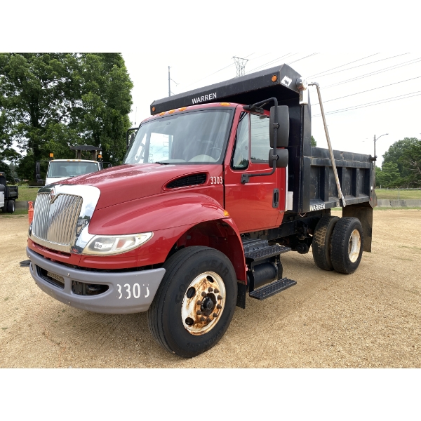 2016 INTERNATIONAL 7400 Dump Truck