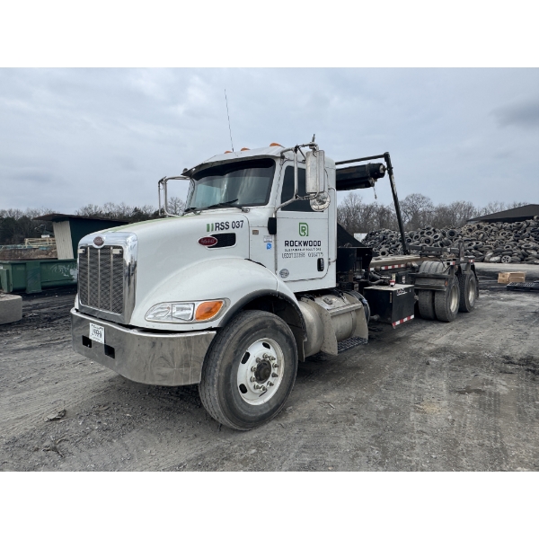 2021 PETERBILT 348 Roll Off Truck