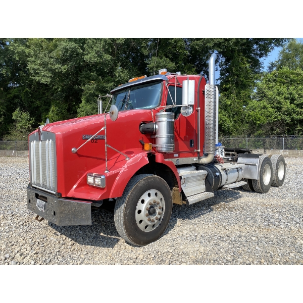 2014 KENWORTH T800 Day Cab Truck