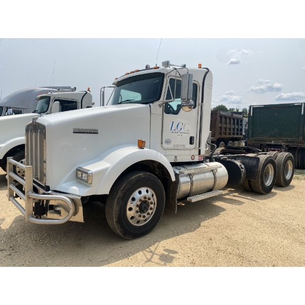 2012 KENWORTH T800 Day Cab Truck