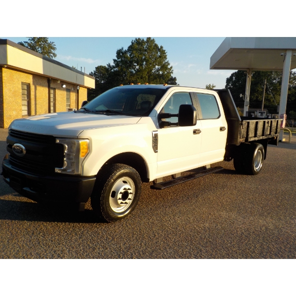 2017 FORD F350 XL Flatbed Truck