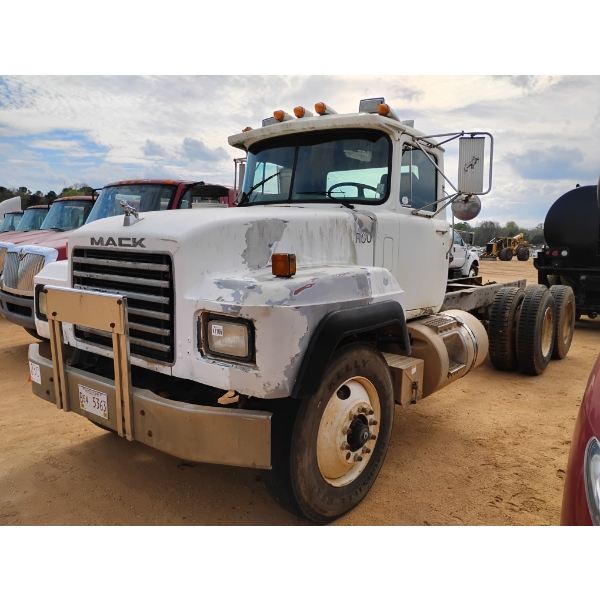 1993 MACK RD688S Cab and Chassis Truck