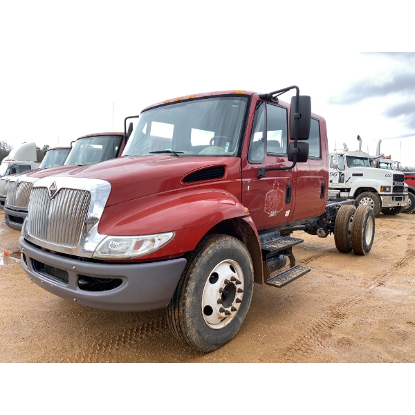 2014 INTERNATIONAL DURASTAR 4400 Cab and Chassis Truck