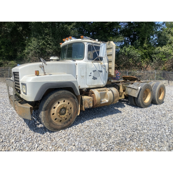 1999 MACK RD688S Day Cab Truck