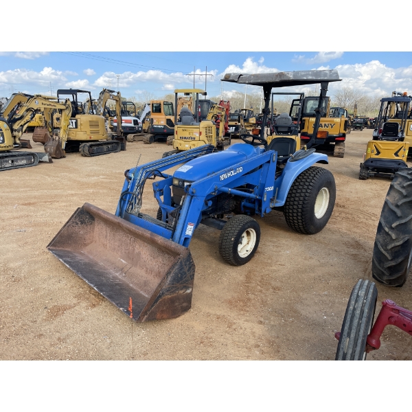 2000 NEW HOLLAND TC29 Farm Tractor