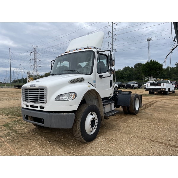 2007 FREIGHTLINER M2 Day Cab Truck