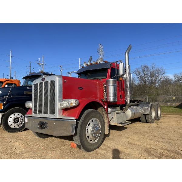 2014 PETERBILT 389 Day Cab Truck