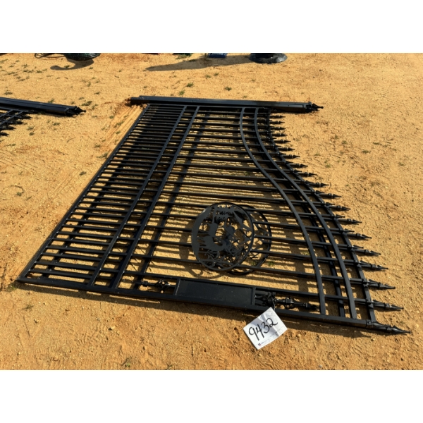 16' METAL GATE DEER SCENE