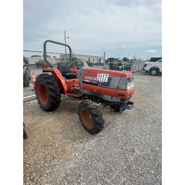 KUBOTA L2900 Farm Tractor