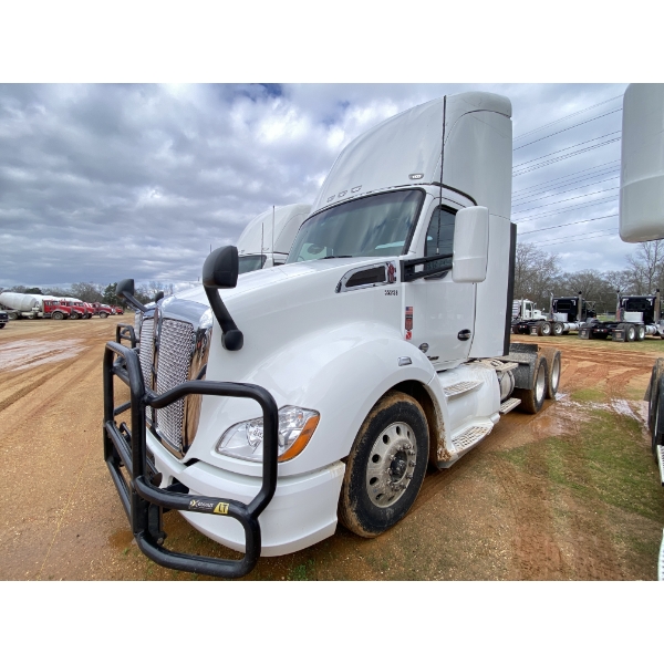 2021 KENWORTH T680 Day Cab Truck