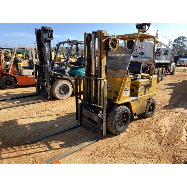 CAT V40B Forklift - Mast