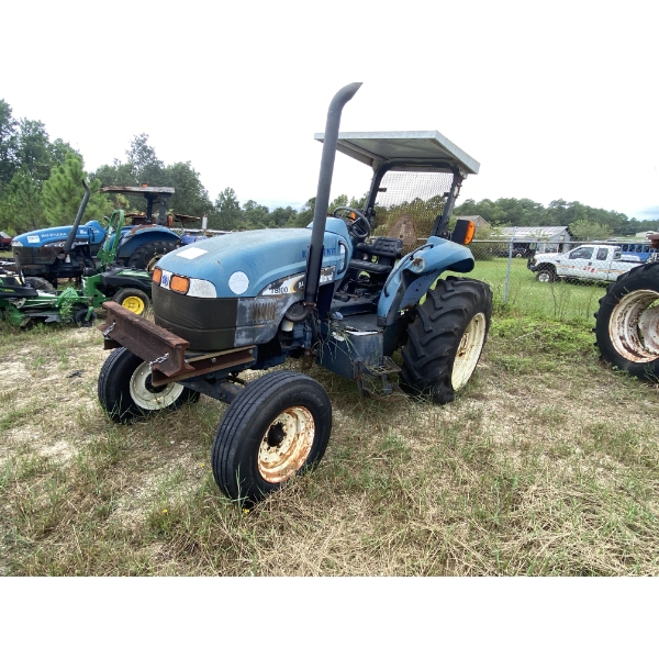 NEW HOLLAND  Farm Tractor