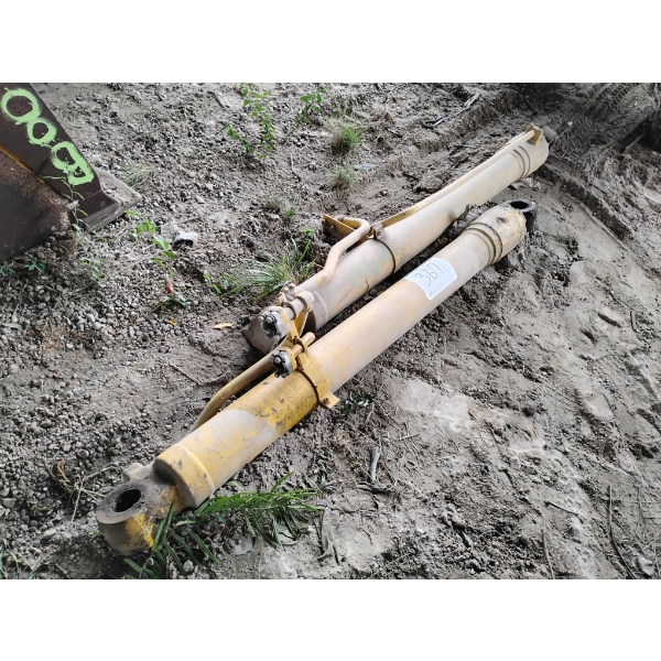 (2) HYD CYLINDERS