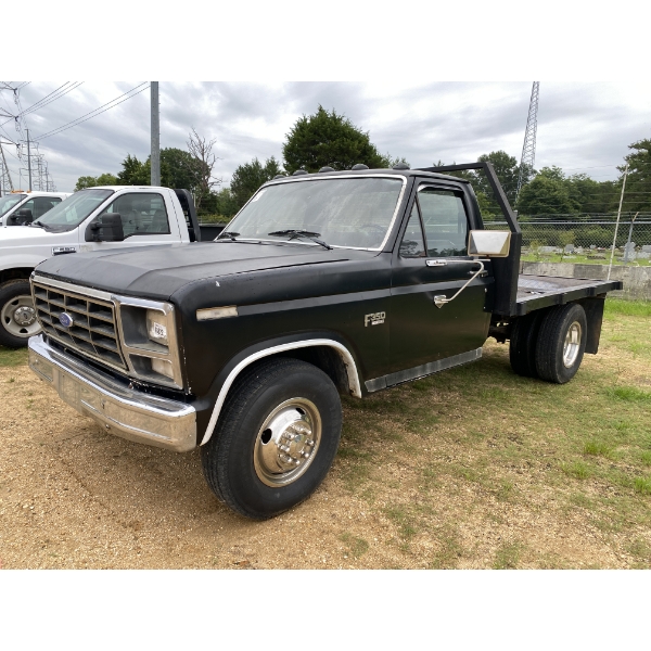1980 FORD F350 Flatbed Truck
