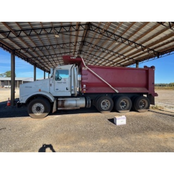 2020 KENWORTH T800 Dump Truck