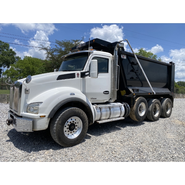 2017 KENWORTH T880 Dump Truck