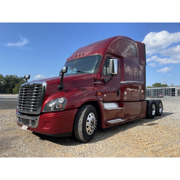 2017 FREIGHTLINER CASCADIA Sleeper Truck