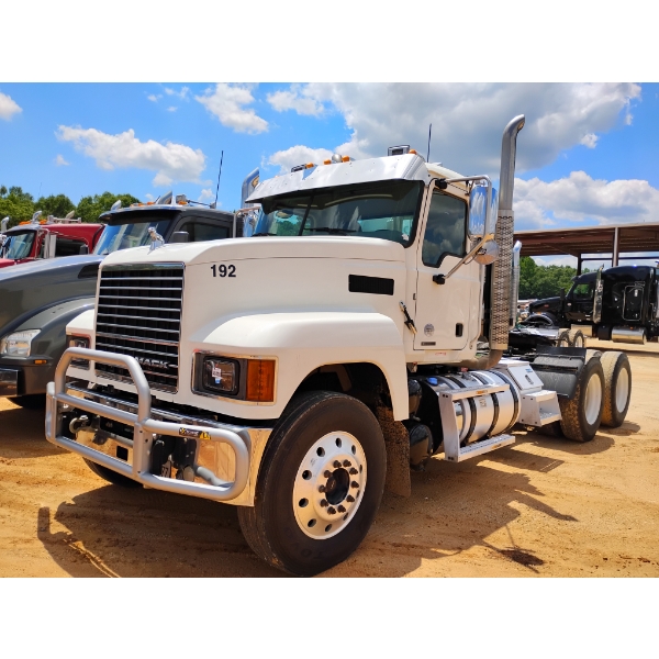 2019 MACK PI64T Day Cab Truck