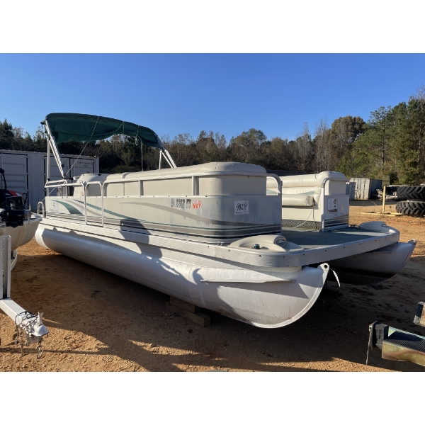 2003 BENNINGTON 22' PONTOON Boat