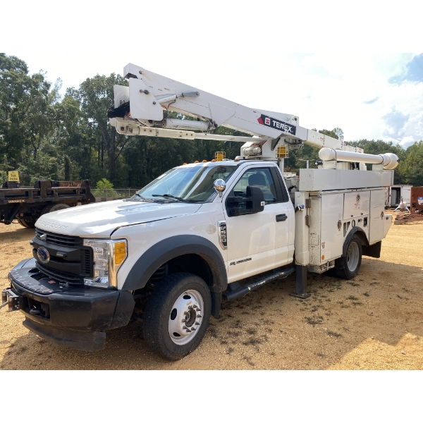 2017 FORD F550 XL Bucket Truck