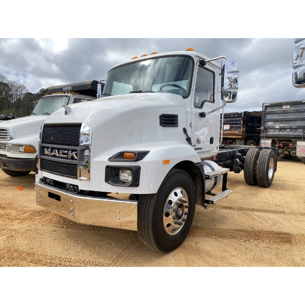 2025 MACK MD6 Cab and Chassis Truck