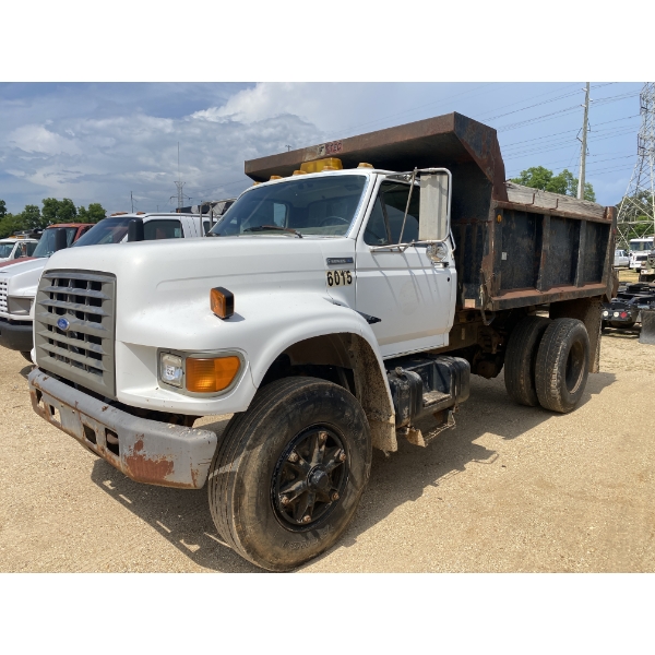 1996 FORD F700 Dump Truck