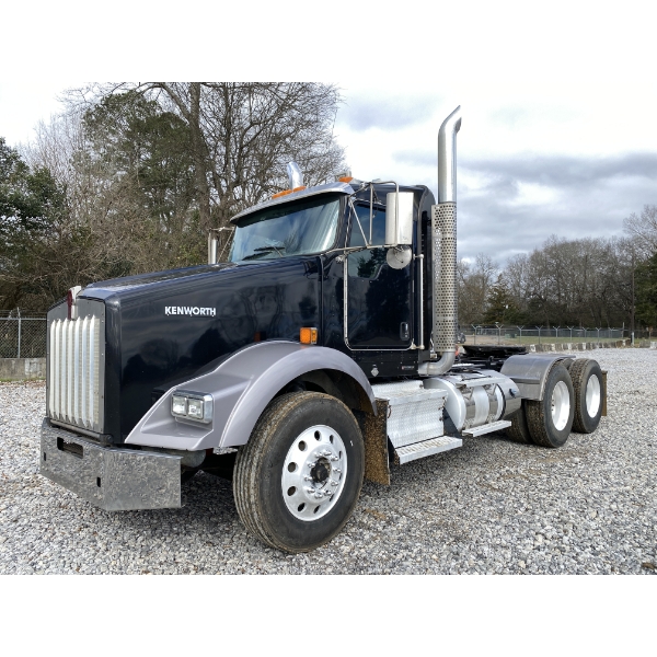 2017 KENWORTH T800 Day Cab Truck