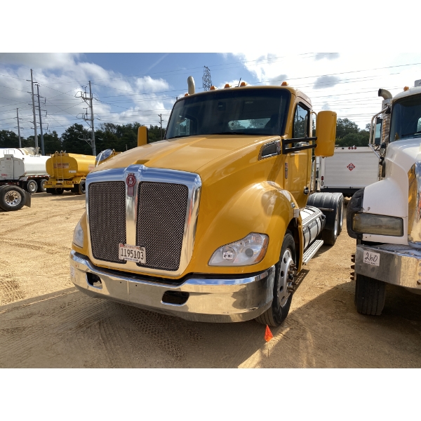 2021 KENWORTH T680 Day Cab Truck